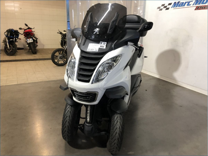 PEUGEOT 400 METROPOLIS 