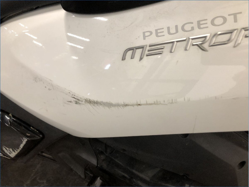 PEUGEOT 400 METROPOLIS 
