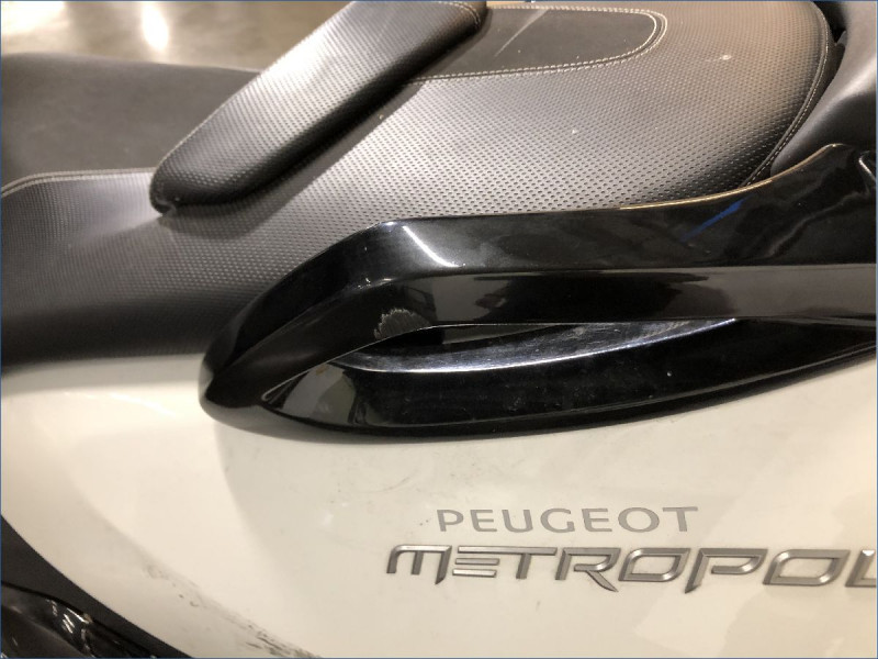 PEUGEOT 400 METROPOLIS 