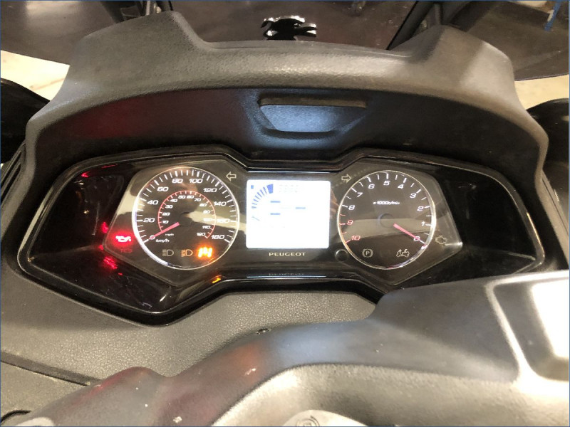 PEUGEOT 400 METROPOLIS 