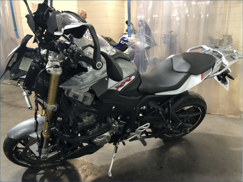BMW S1000XR 