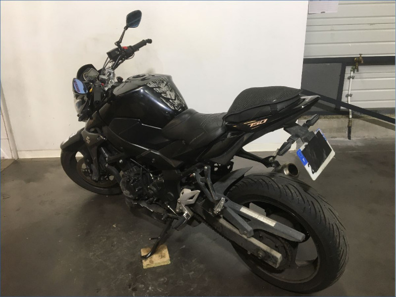 SUZUKI 750 GSR 
