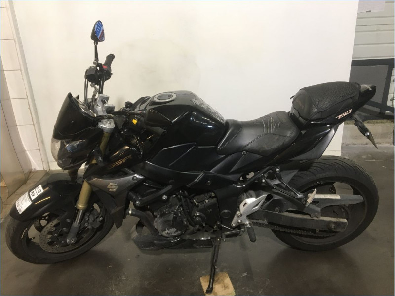 SUZUKI 750 GSR 