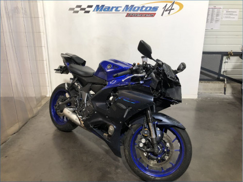 YAMAHA R7 
