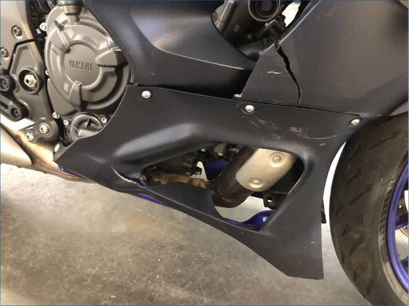 YAMAHA R7 