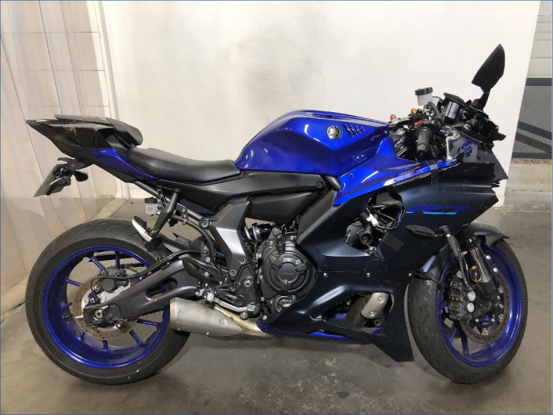 YAMAHA R7 