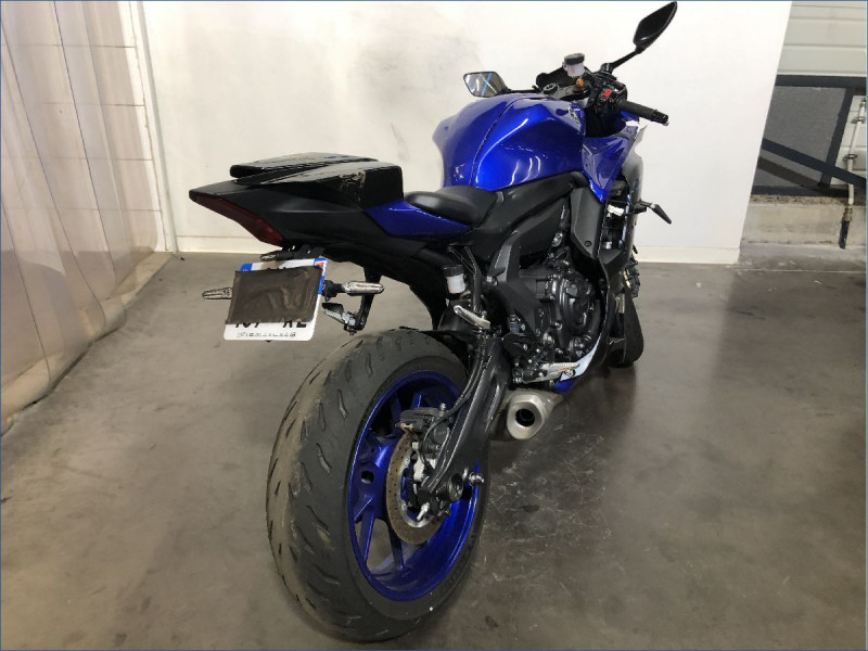 YAMAHA R7 