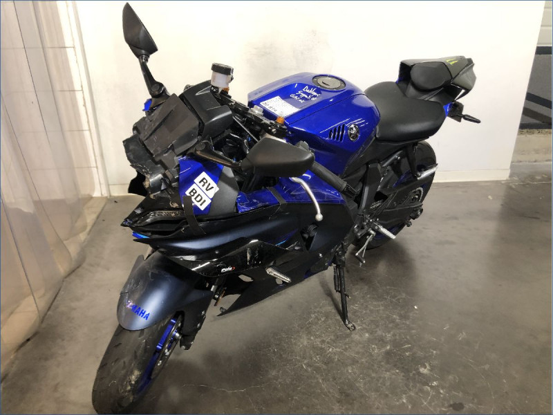 YAMAHA R7 