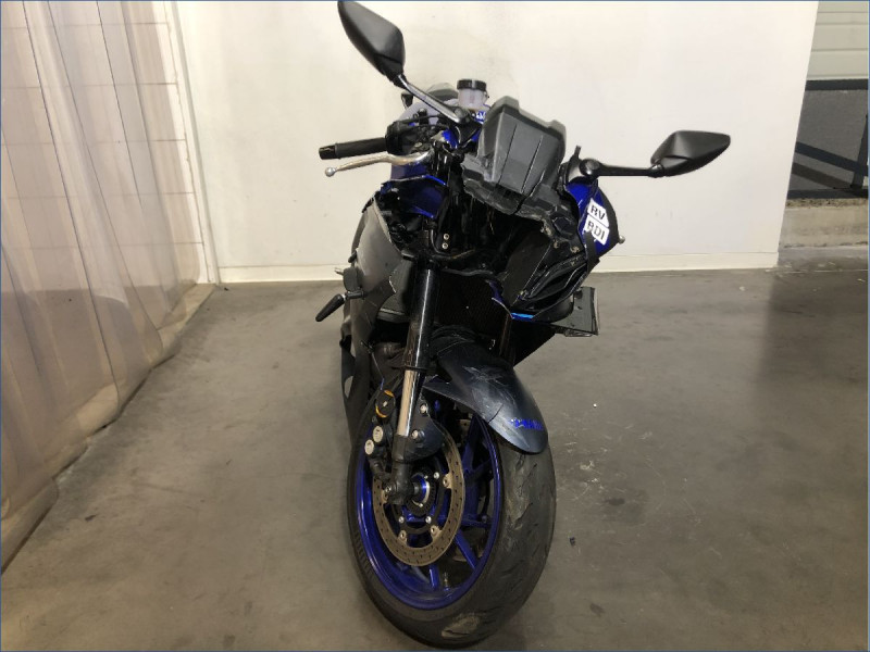 YAMAHA R7 