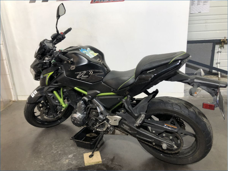 KAWASAKI Z650 