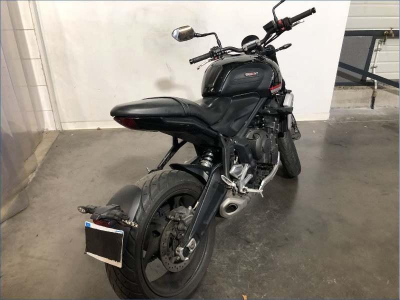 TRIUMPH 660 TRIDENT 