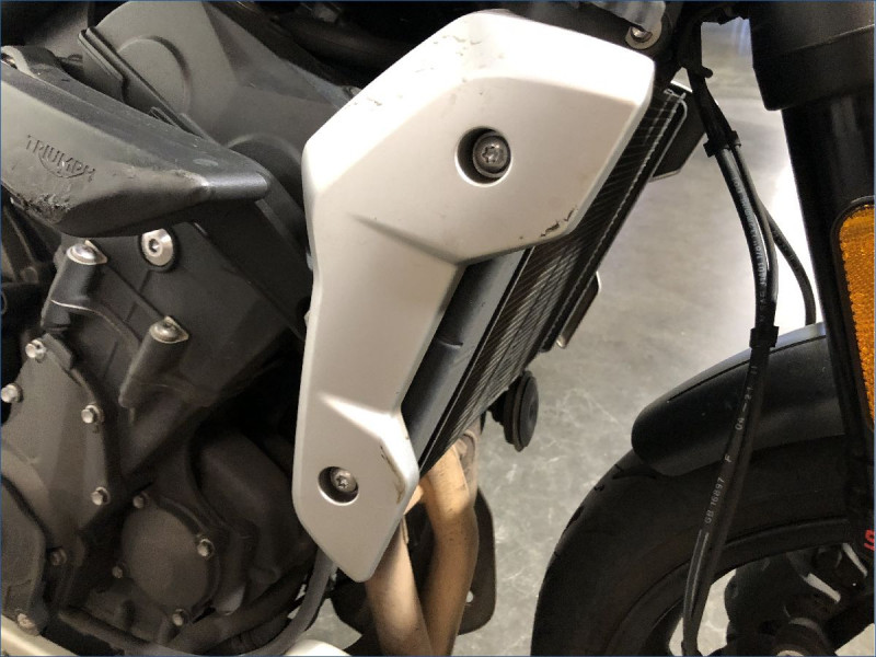 TRIUMPH 660 TRIDENT 