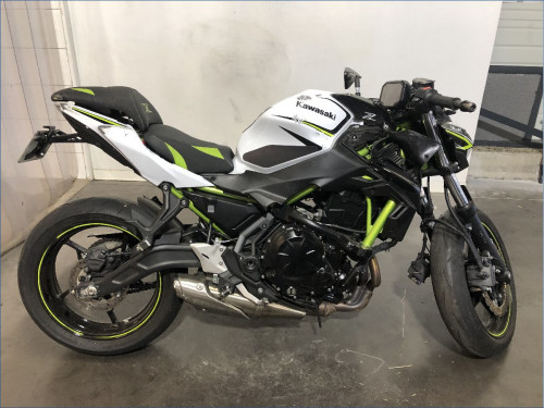KAWASAKI Z650 