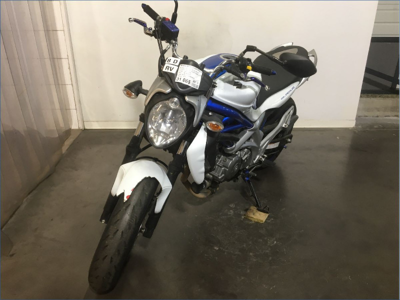 SUZUKI 650 GLADIUS 