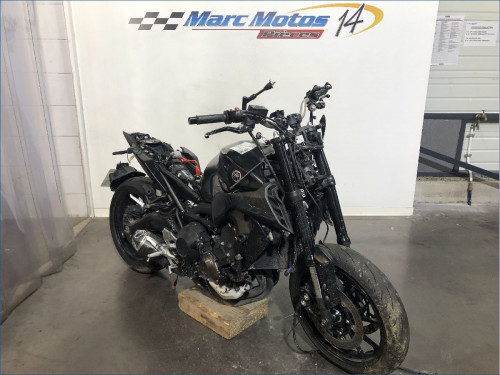 YAMAHA MT09 
