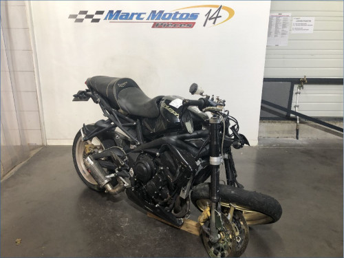 TRIUMPH 675 STREET TRIPLE 