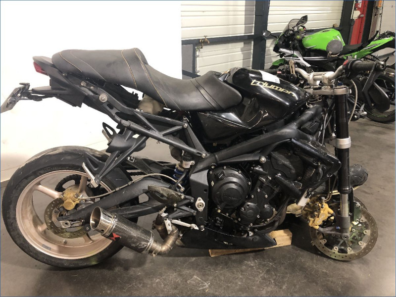 TRIUMPH 675 STREET TRIPLE 
