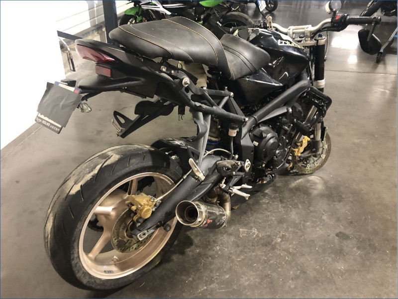 TRIUMPH 675 STREET TRIPLE 