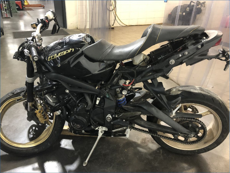 TRIUMPH 675 STREET TRIPLE 