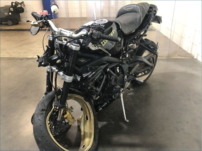 TRIUMPH 675 STREET TRIPLE 