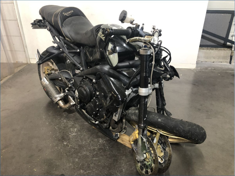 TRIUMPH 675 STREET TRIPLE 
