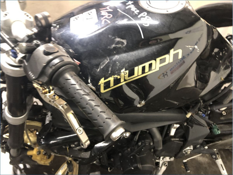 TRIUMPH 675 STREET TRIPLE 