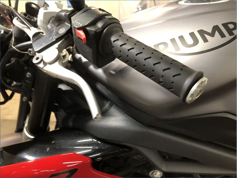 TRIUMPH 675 STREET TRIPLE R