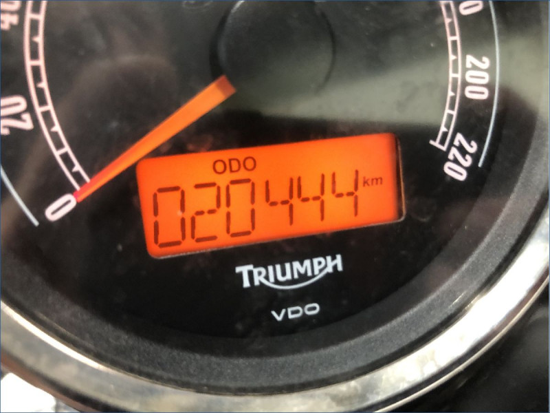 TRIUMPH 865 BONNEVILLE T100 