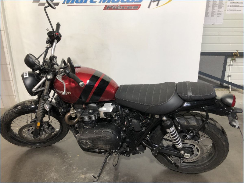 TRIUMPH 900 STREET SCRAMBLER 