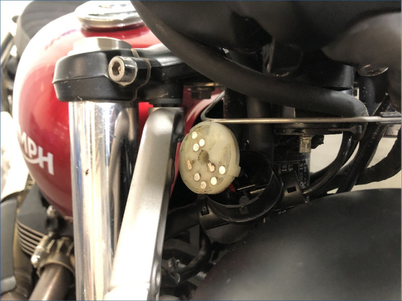 TRIUMPH 900 STREET SCRAMBLER 