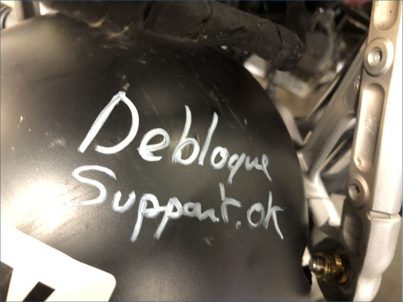 TRIUMPH 900 STREET SCRAMBLER 