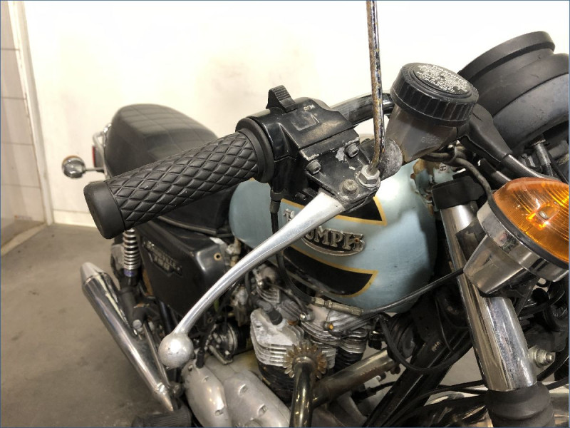 TRIUMPH 750 BONNEVILLE T140 