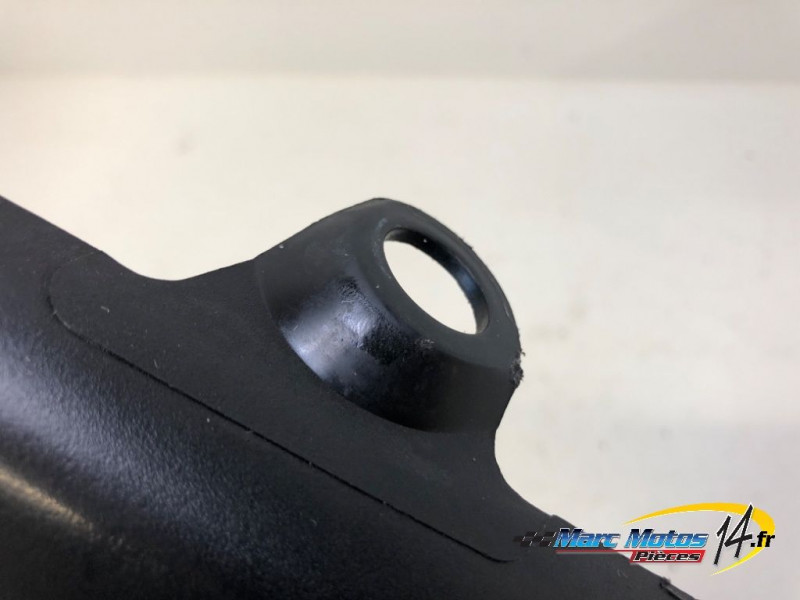 CACHE LATERAL INTERMEDIAIRE DROIT HONDA 600 CBR R 2003