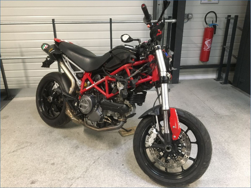 DUCATI 796 HYPERMOTARD 