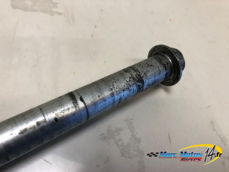 AXE DE ROUE ARRIERE KAWASAKI ER6 N 2007