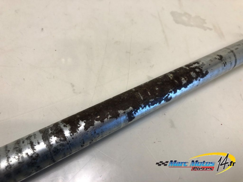 AXE DE ROUE ARRIERE KAWASAKI ER6 N 2007