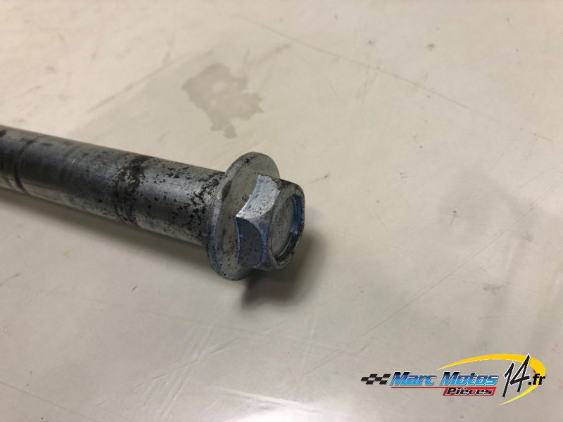 AXE DE ROUE ARRIERE KAWASAKI ER6 N 2007