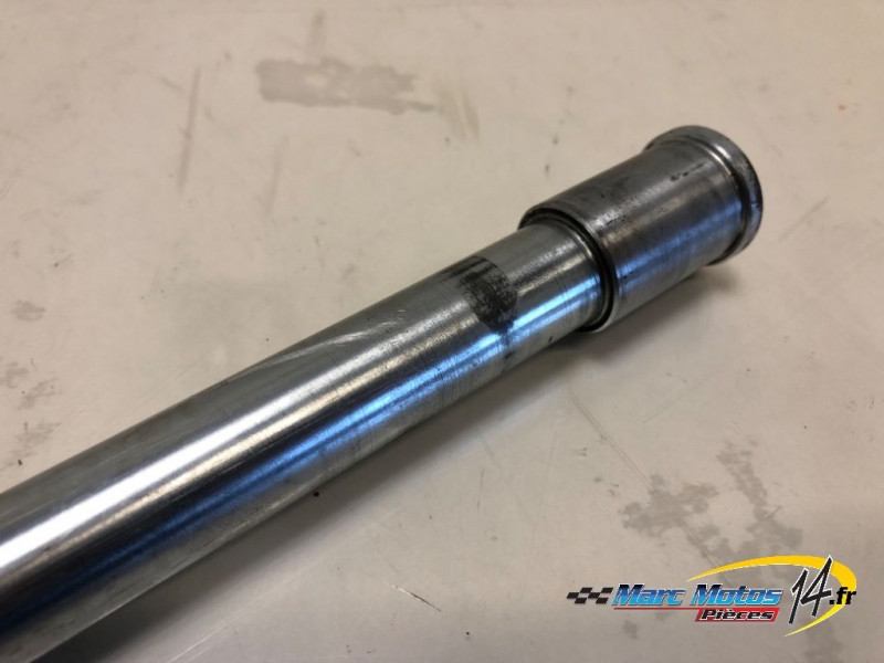 AXE DE ROUE AVANT KAWASAKI ER6 N 2007