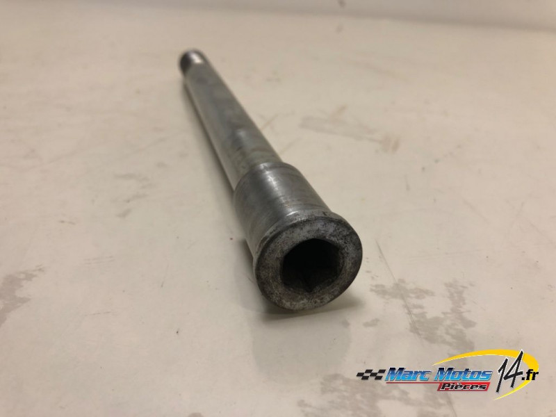 AXE DE ROUE AVANT KAWASAKI ER6 N 2007