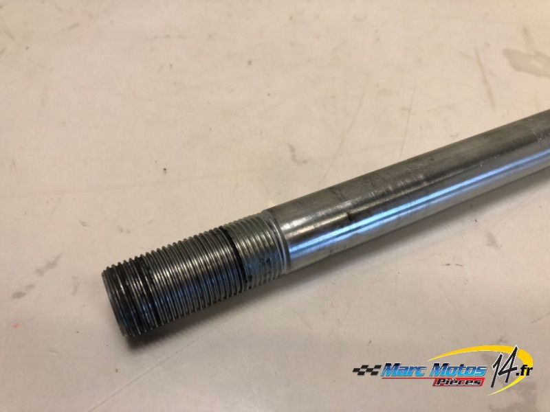 AXE DE ROUE AVANT KAWASAKI ER6 N 2007