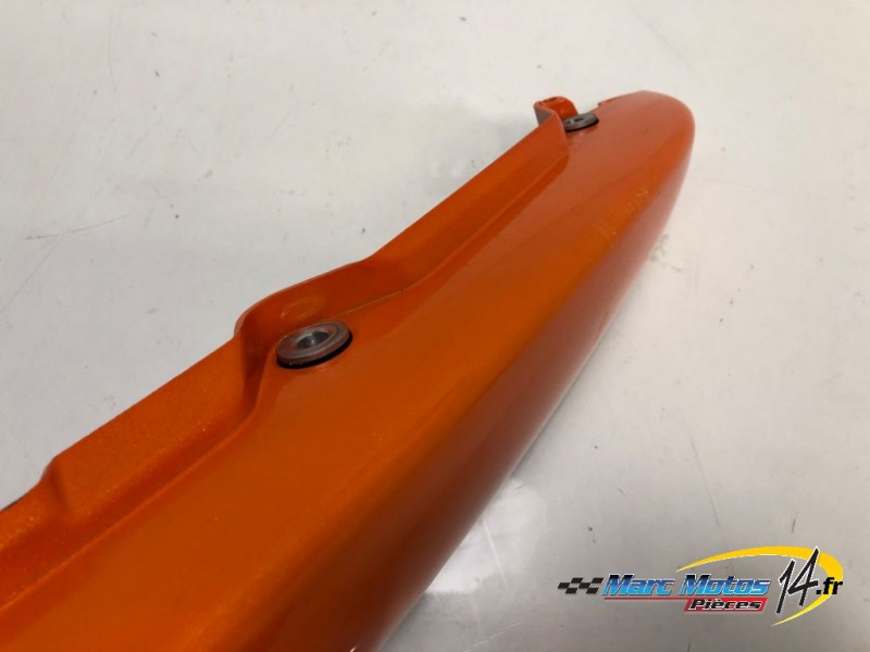 CACHE LATERAL GAUCHE KAWASAKI ER6 N 2007