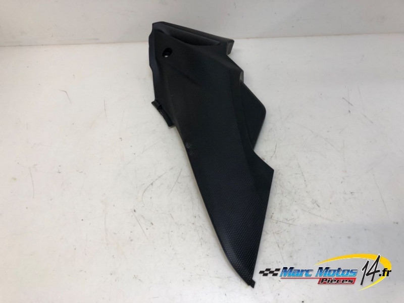 CACHE LATERAL INTERMEDIAIRE GAUCHE HONDA 600 CBR F ABS 2011