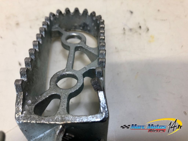 REPOSE-PIED AVANT DROIT RIEJU 50 MRT 2023