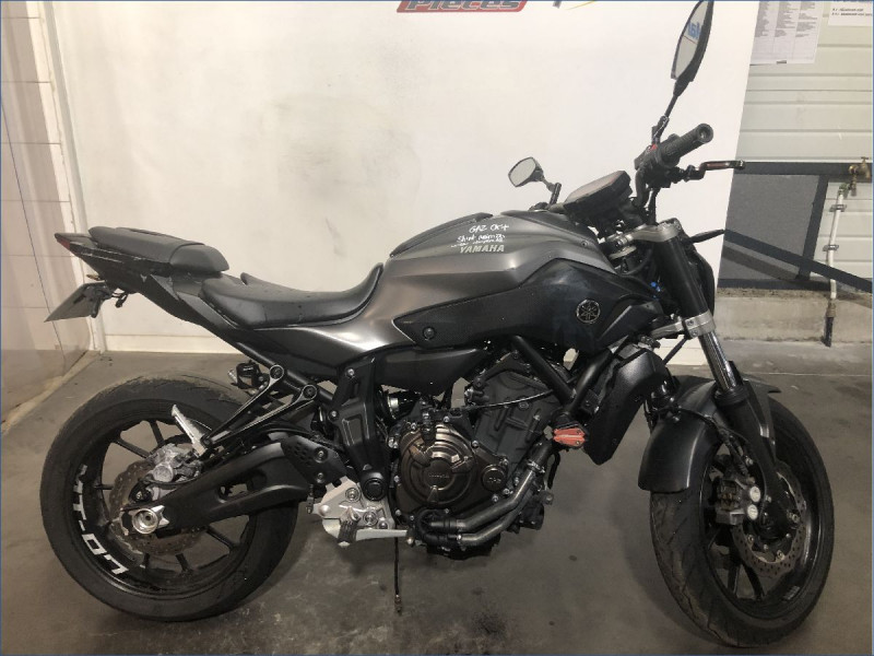 YAMAHA MT07 