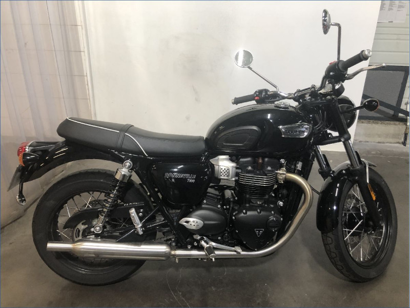 TRIUMPH 900 BONNEVILLE T100