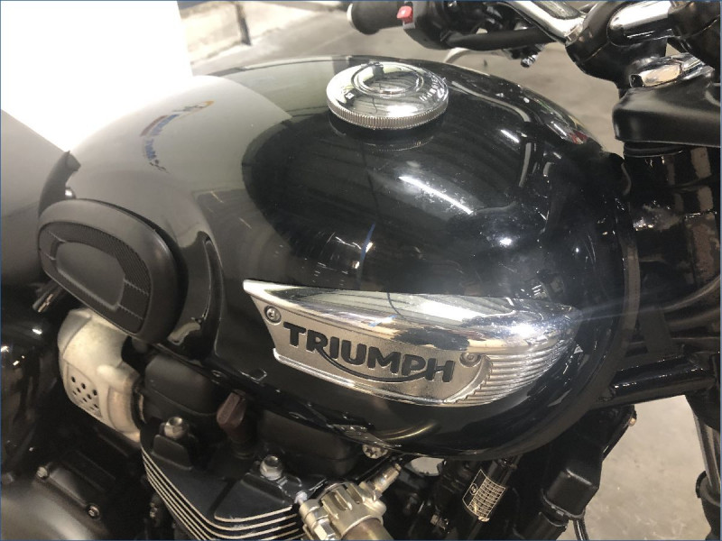 TRIUMPH 900 BONNEVILLE T100