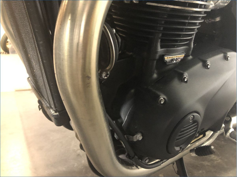 TRIUMPH 900 BONNEVILLE T100