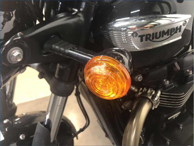 TRIUMPH 900 BONNEVILLE T100