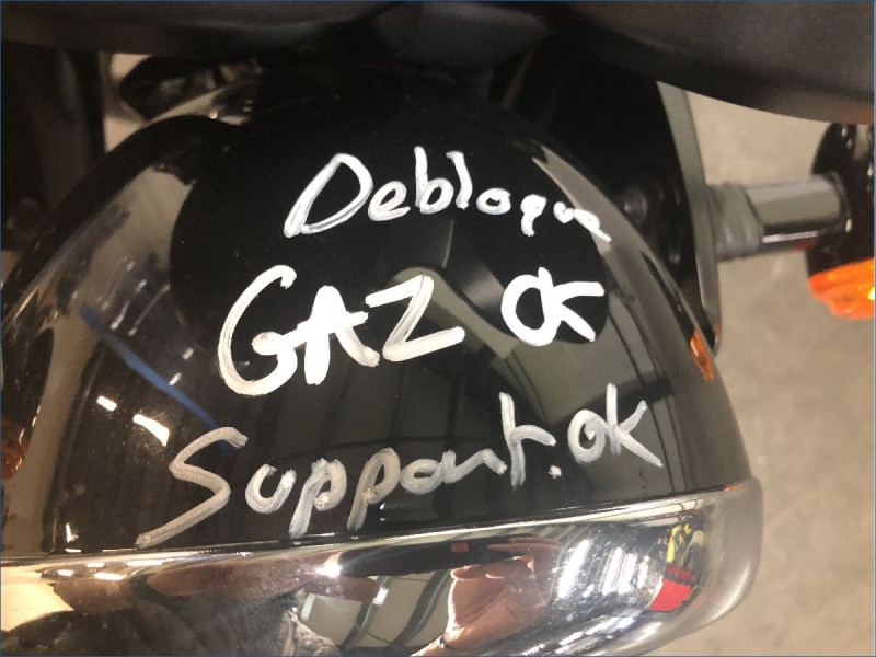 TRIUMPH 900 BONNEVILLE T100