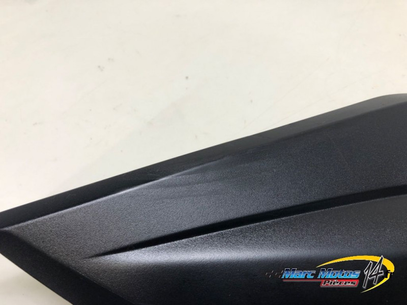CACHE LATERAL INTERMEDIAIRE GAUCHE SUZUKI 750 GSX-S 2019